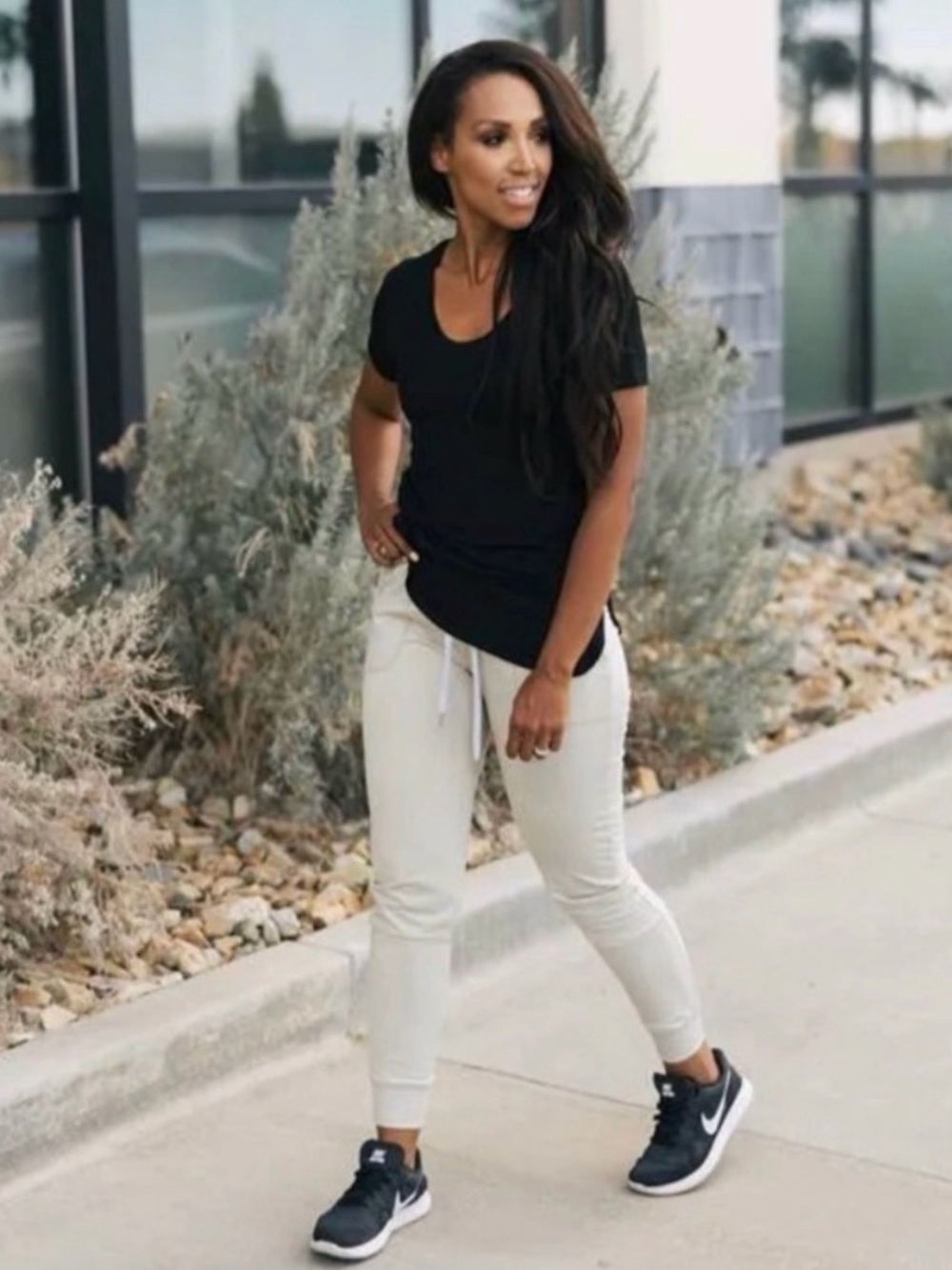 ZYIA Light Cream Drawstring Joggers
